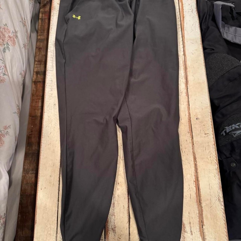 Under Armour Mens XS Joggers Gray Neon Yellow Logo Athletic Training Pants